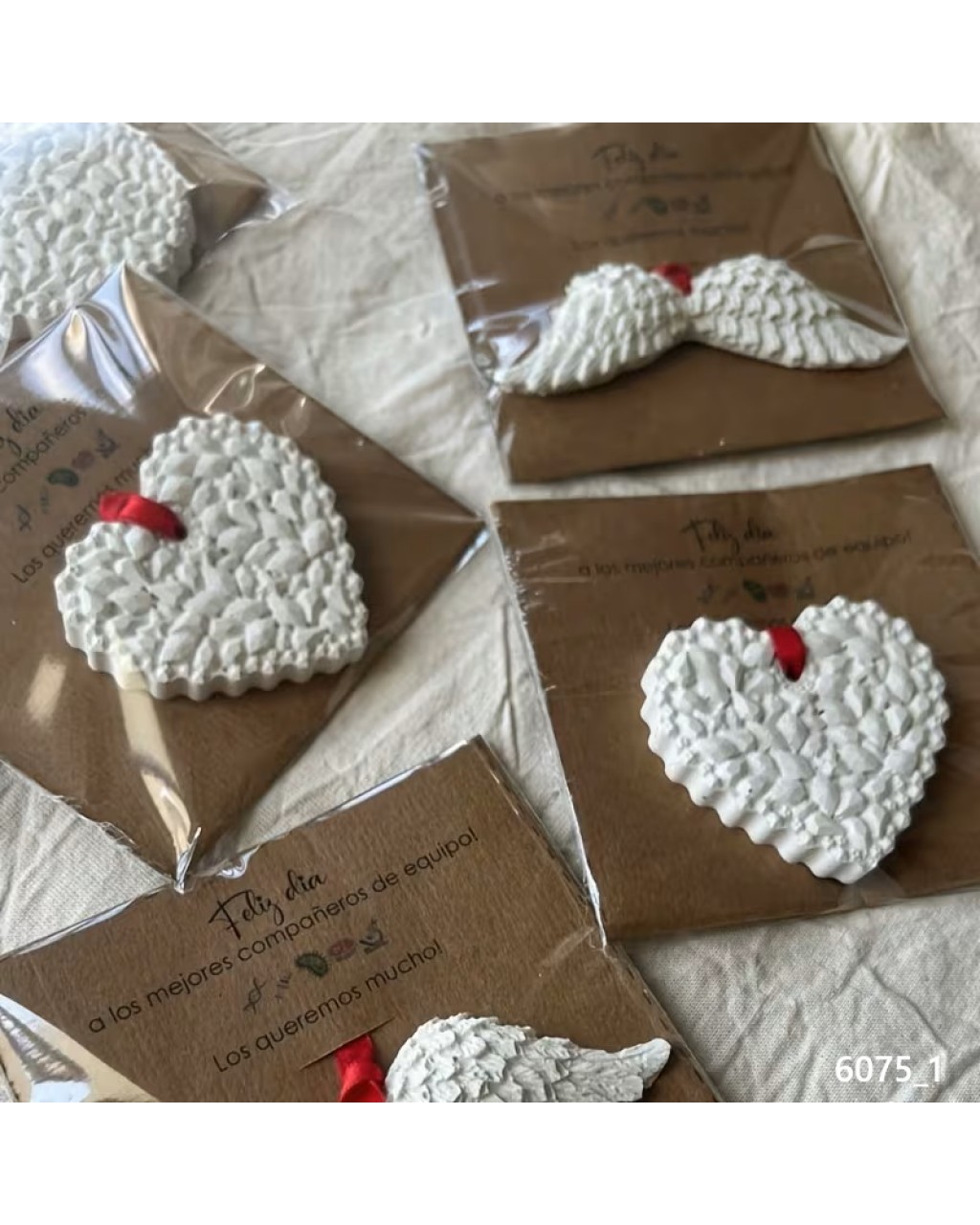 YY6075 Kabartmalı Askılıklı Kalp Silikon Kalıp